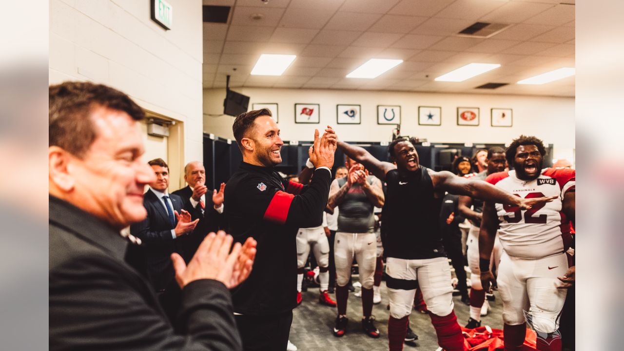 Experience the Cardinals' locker room in full panorama