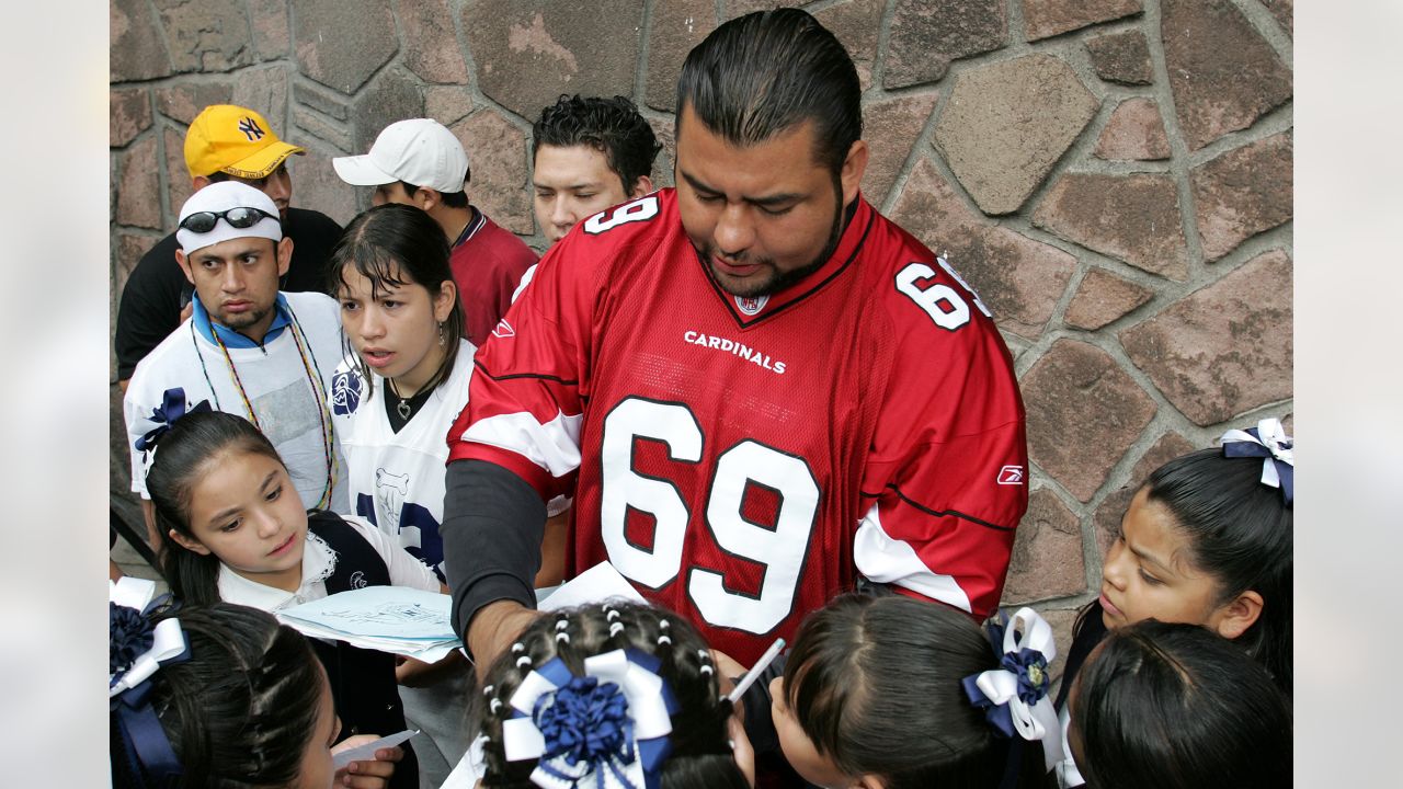 Oct 02, 2005; Mexico City, MEXICO; NFL FOOTBALL: Rolando Cantu of the Arizona  Cardinals waves the Mexican flag in the final moments in Sunday evenings Arizona  Cardinals victory over the 49ers at