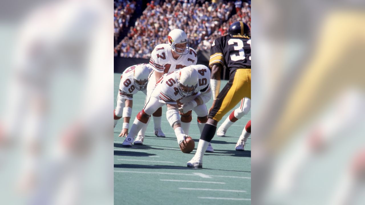 Longtime QB Jim Hart will join Arizona Cardinals greats in the