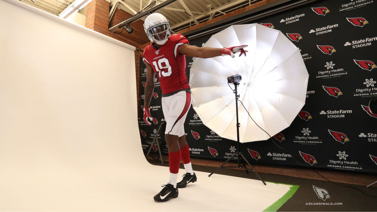 Seattle, USA. Seattle, WA, USA. 21st Nov, 2021. Arizona Cardinals safety  Budda Baker (3) looks for his defensive assignment during a game between  the Arizona Cardinals and Seattle Seahawks at Lumen Field