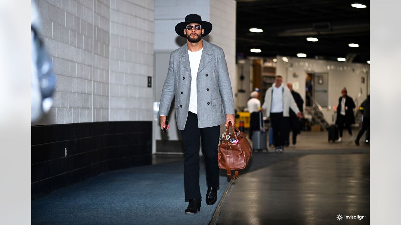 ARRIVAL PHOTOS: Cardinals Arrive For The Broncos Game