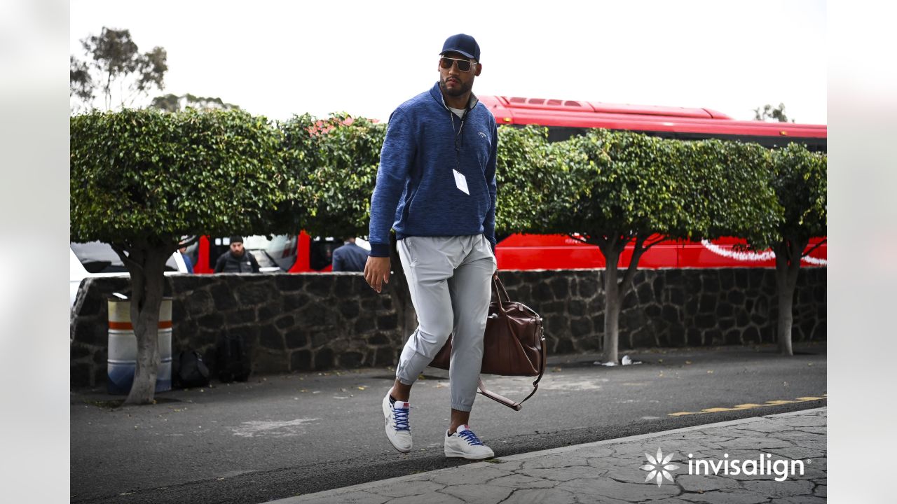 ARRIVAL PHOTOS: Cardinals Arrive For The 49ers Game