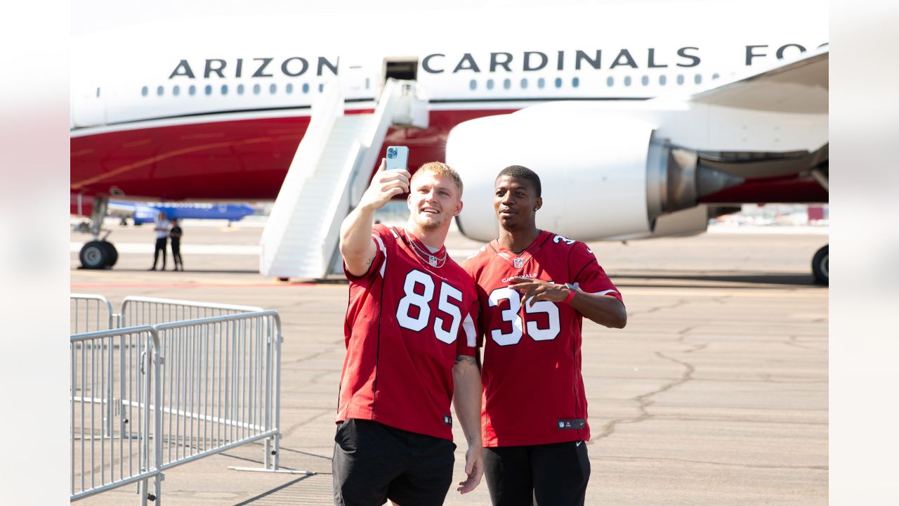 Cardinals Team Plane Takes Students To D.C.