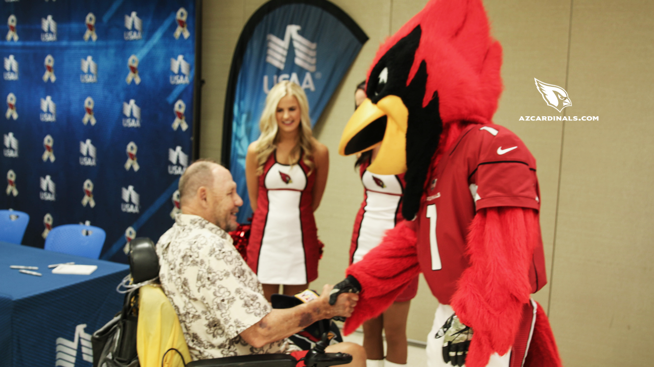 Cardinals visit Phoenix VA to acknowledge vets