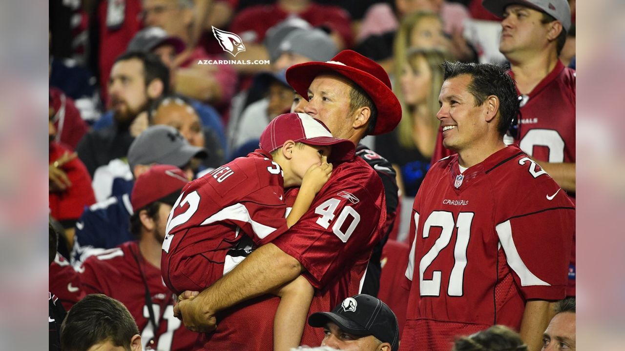 Arizona Cardinals vs. Philadelphia Eagles. Fans support on NFL Game.  Silhouette of supporters, big screen with two rivals in background Stock  Photo - Alamy