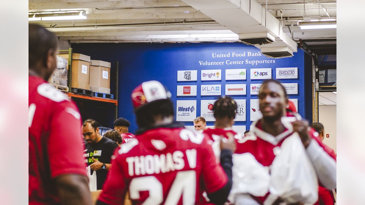 PHOTOS: Rookies Volunteer At United Food Bank