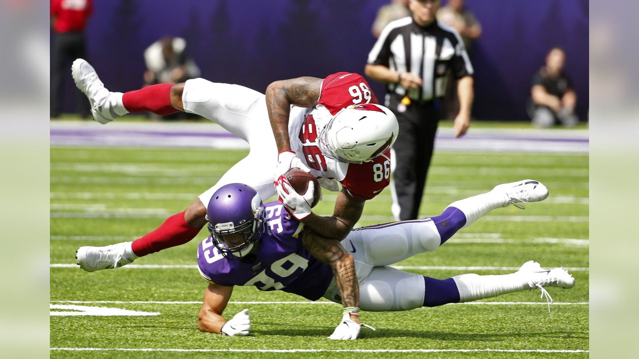 Arizona Cardinals tight end Zach Ertz (86) runs against Philadelphia Eagles  safety Marcus Epps (22) during