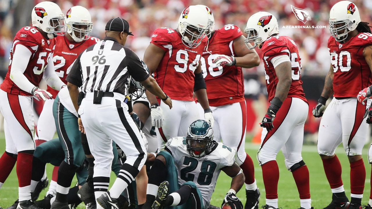 Arizona Cardinals defensive end Calais Campbell holds a towel proclaiming  the team NFC champions after defeating the Philadelphia Eagles in the NFC  Championship game at University of Phoenix Stadium in Glendale, Arizona