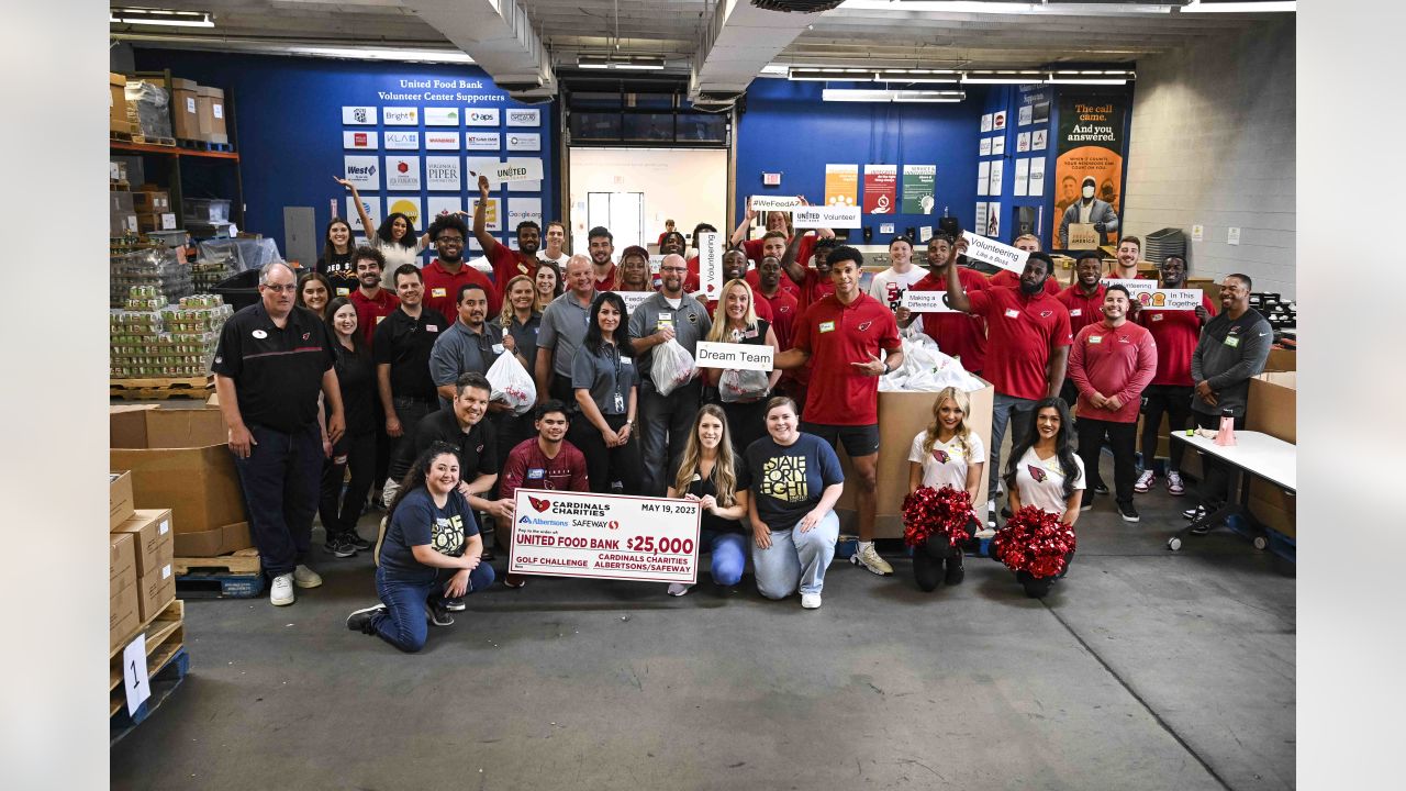 PHOTOS: Rookies Volunteer At United Food Bank