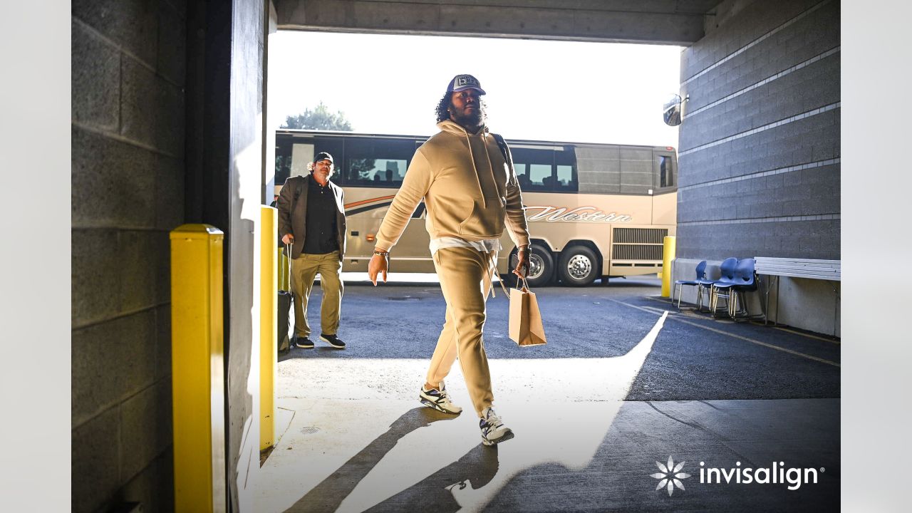 ARRIVAL PHOTOS: Cardinals Arrive For The Seahawks Game