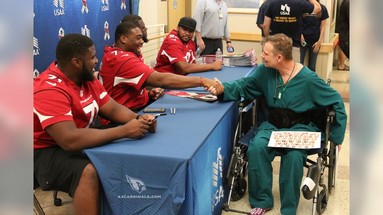 Cardinals visit Phoenix VA to acknowledge vets