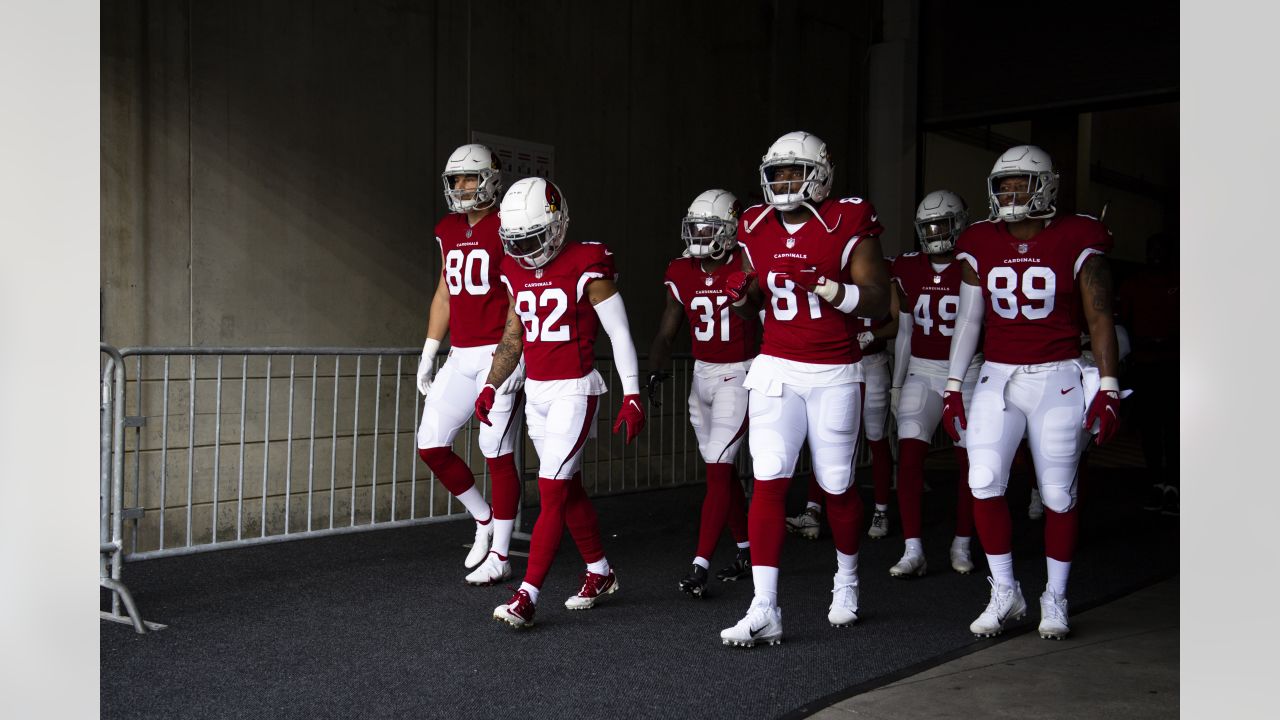 Arizona Cardinals defensive tackle Leki Fotu (95) looks up at a replay  during an NFL football game against the Cincinnati Bengals, Friday, Aug.  12, 2022, in Cincinnati. (AP Photo/Zach Bolinger Stock Photo - Alamy