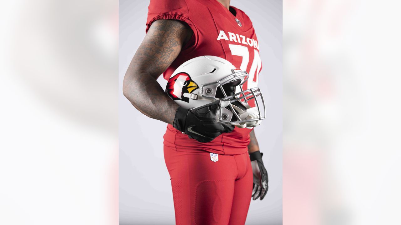 Arizona Cardinals linebacker Zaven Collins showcases the NFL football  teams' new uniforms for the 2023 season, Thursday, April 20, 2023, in  Phoenix. (AP Photo/Matt York Stock Photo - Alamy