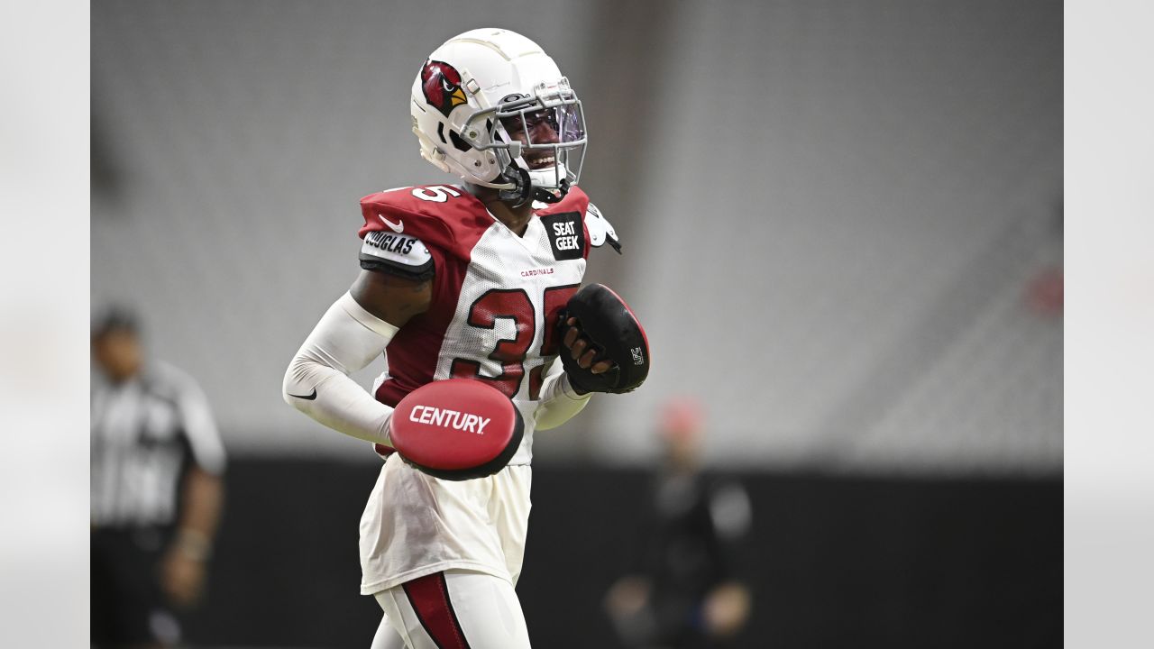 Linebacker (9) Isaiah Simmons of the Arizona Cardinals stands for the  National Anthem before playing against the Los Angeles Rams in an NFL  football game, Sunday, Sept. 25, 2022, in Glendale, AZ.