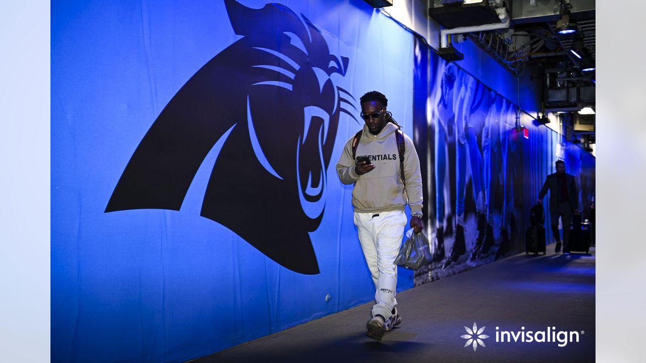 ARRIVAL PHOTOS: Cardinals Arrive For The Panthers Game