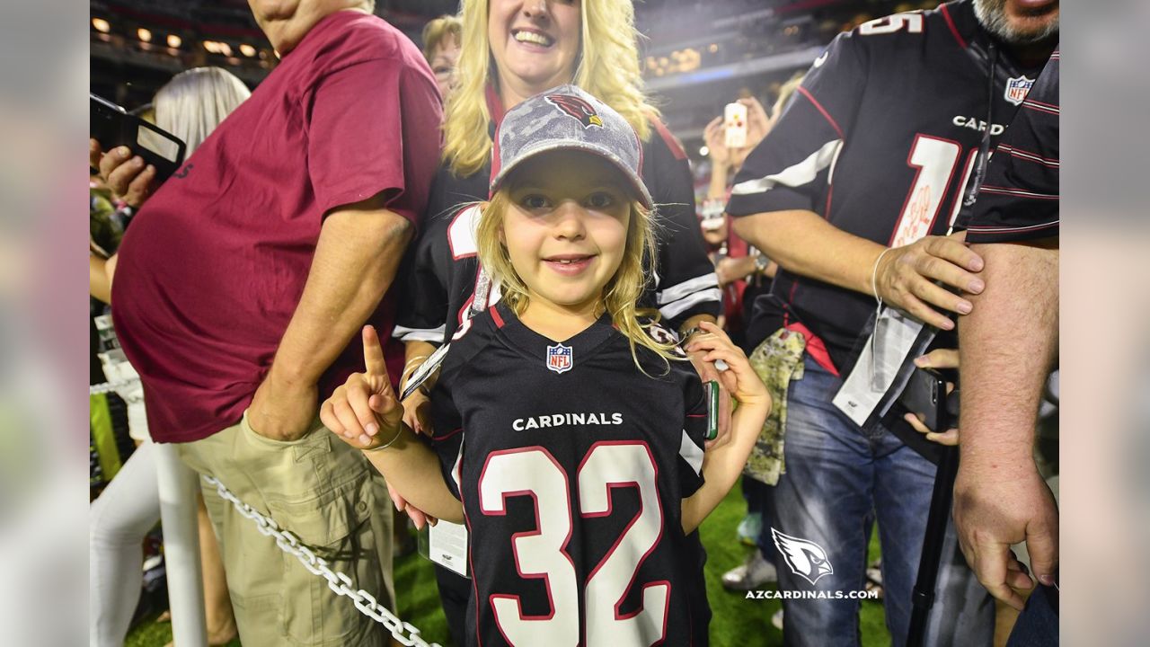 New England Patriots vs. Arizona Cardinals . Fans support on NFL Game.  Silhouette of supporters, big screen with two rivals in background Stock  Photo - Alamy