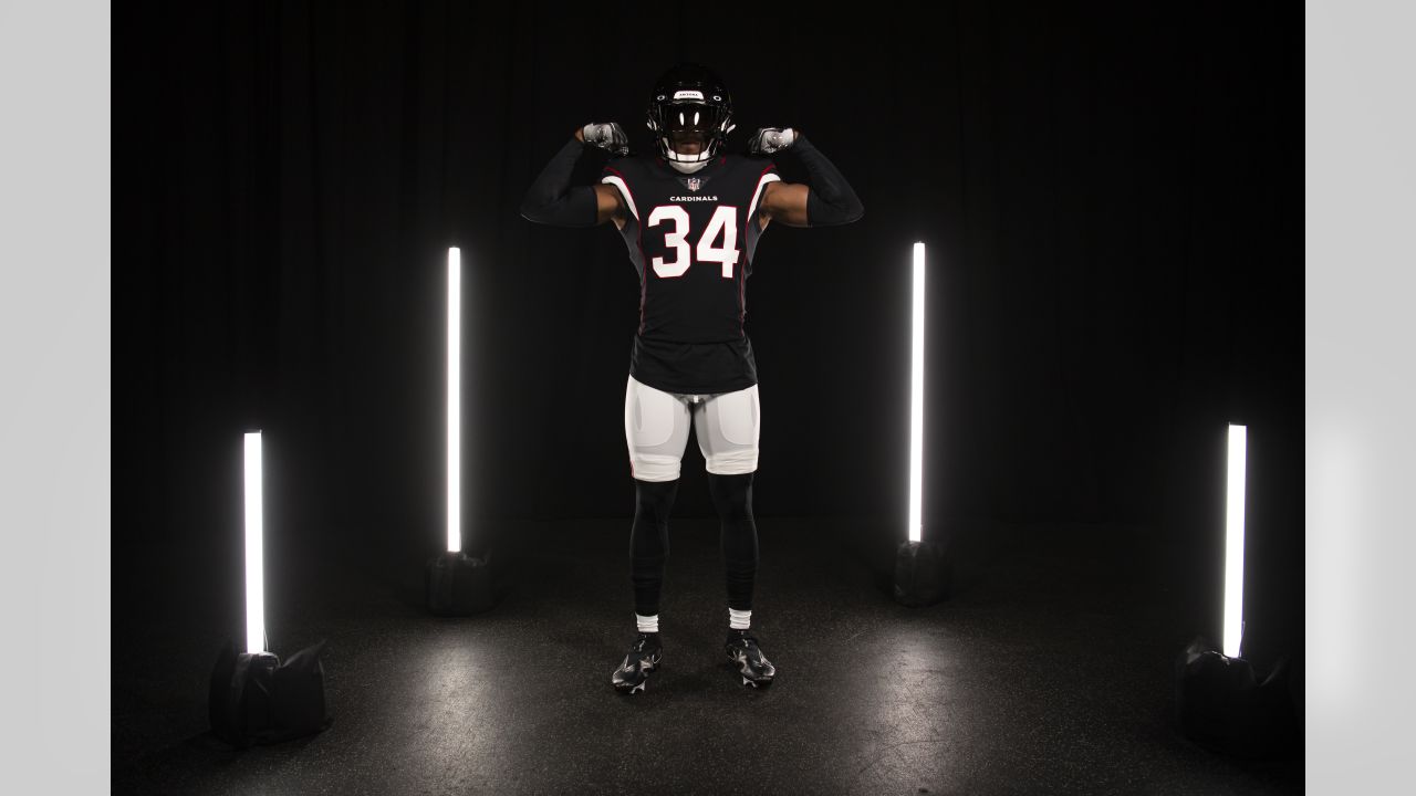 Ertz wearing an Eagles bracelet in a Cardinals uniform : r/eagles