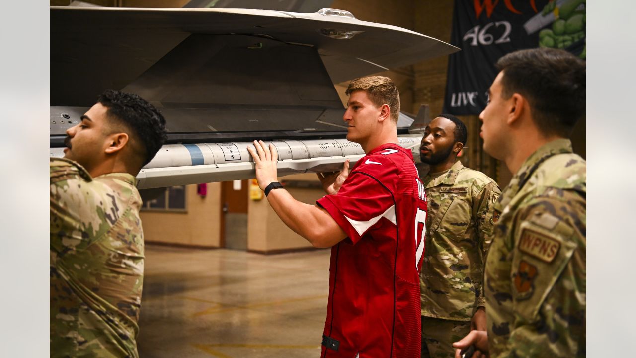 AZ Cardinals visit Luke in salute to service > Luke Air Force Base