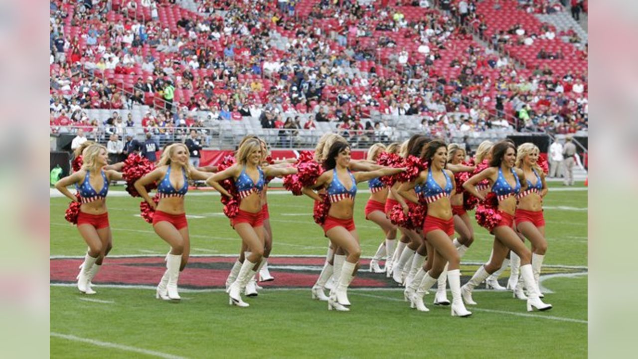 Cheerleaders On Gameday: New York Giants