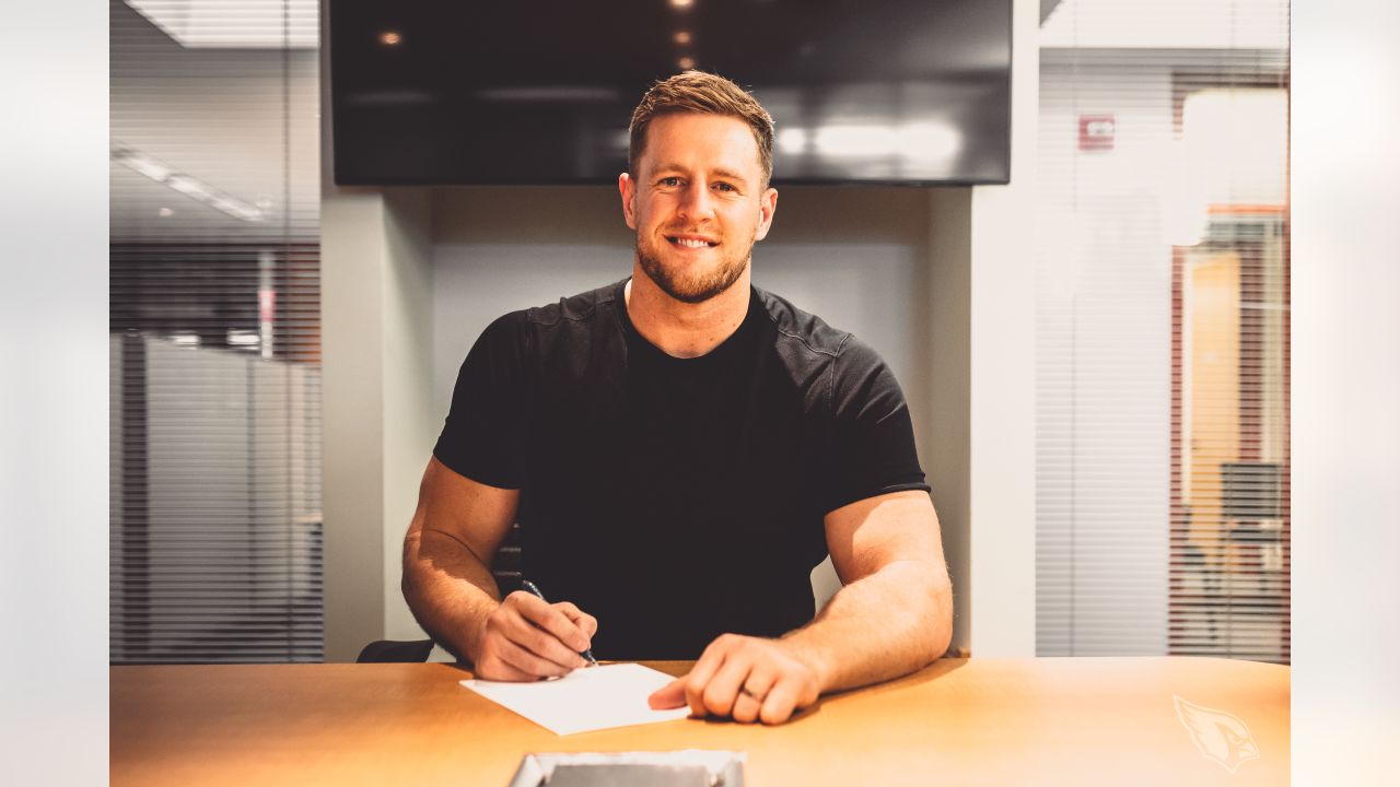 J.J. Watt, Twitter spot fake 'J.J. Watts' signature