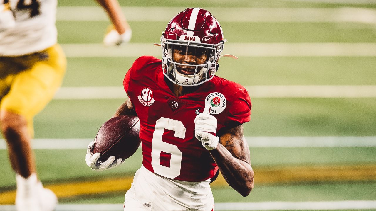 Former Alabama WR, Jaylen Waddle signs a contract with Nike