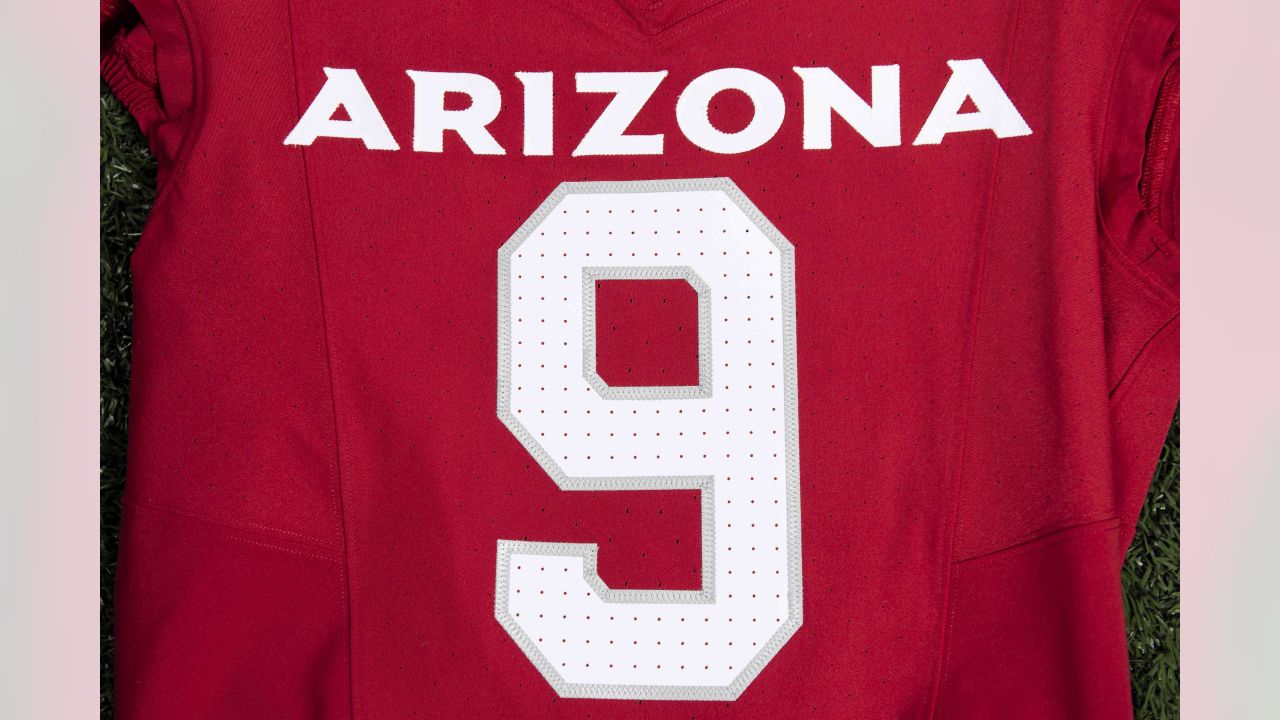 Arizona Cardinals quarterback Kyler Murray (1) and wide receiver Rondale  Moore showcase the NFL football teams' new uniforms for the 2023 season,  Thursday, April 20, 2023, in Phoenix. (AP Photo/Matt York Stock Photo -  Alamy