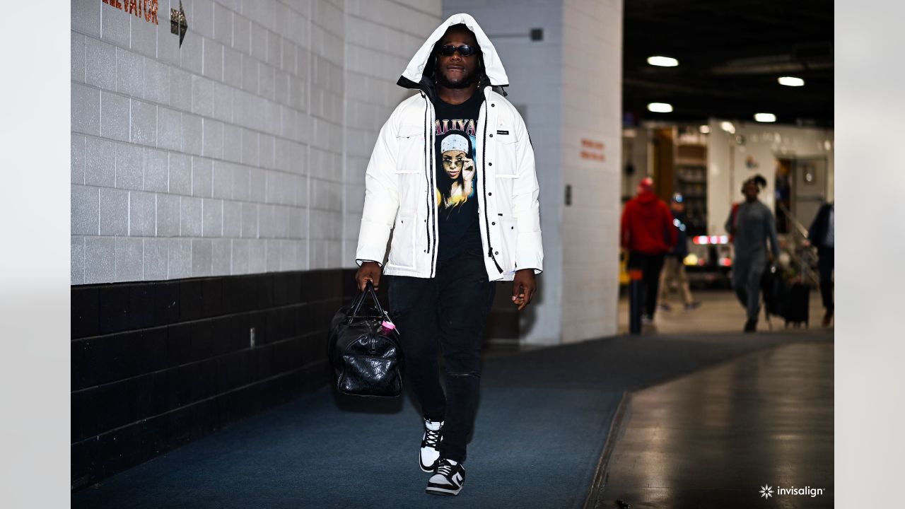 ARRIVAL PHOTOS: Cardinals Arrive For The Broncos Game