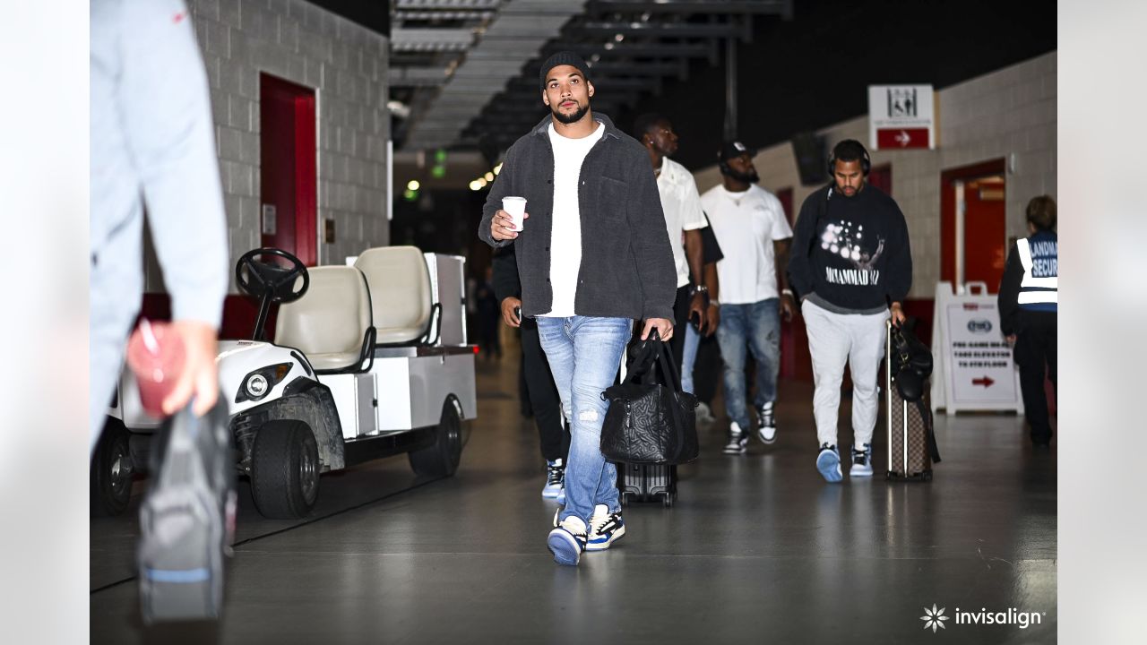 ARRIVAL PHOTOS: Cardinals Arrive For The 49ers Game