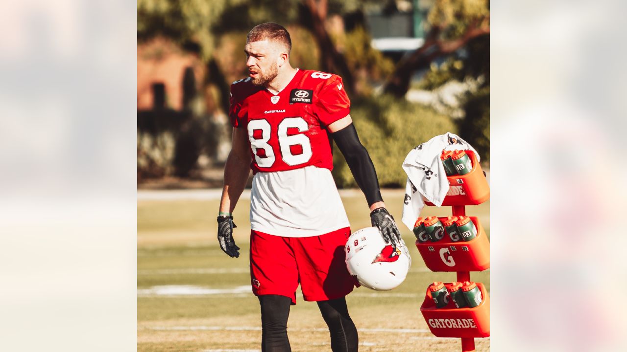 Arizona Cardinals TE Zach Ertz Embracing Challenge Against Former