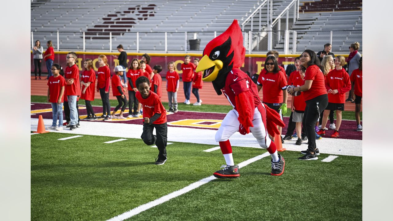 Arizona Cardinals offensive tackle Josh Jones, left, blocks Cardinals  linebacker Myjai Sanders (41) during NFL football training camp practice at  State Farm Stadium Monday, Aug. 7, 2023, in Glendale, Ariz. (AP Photo/Ross