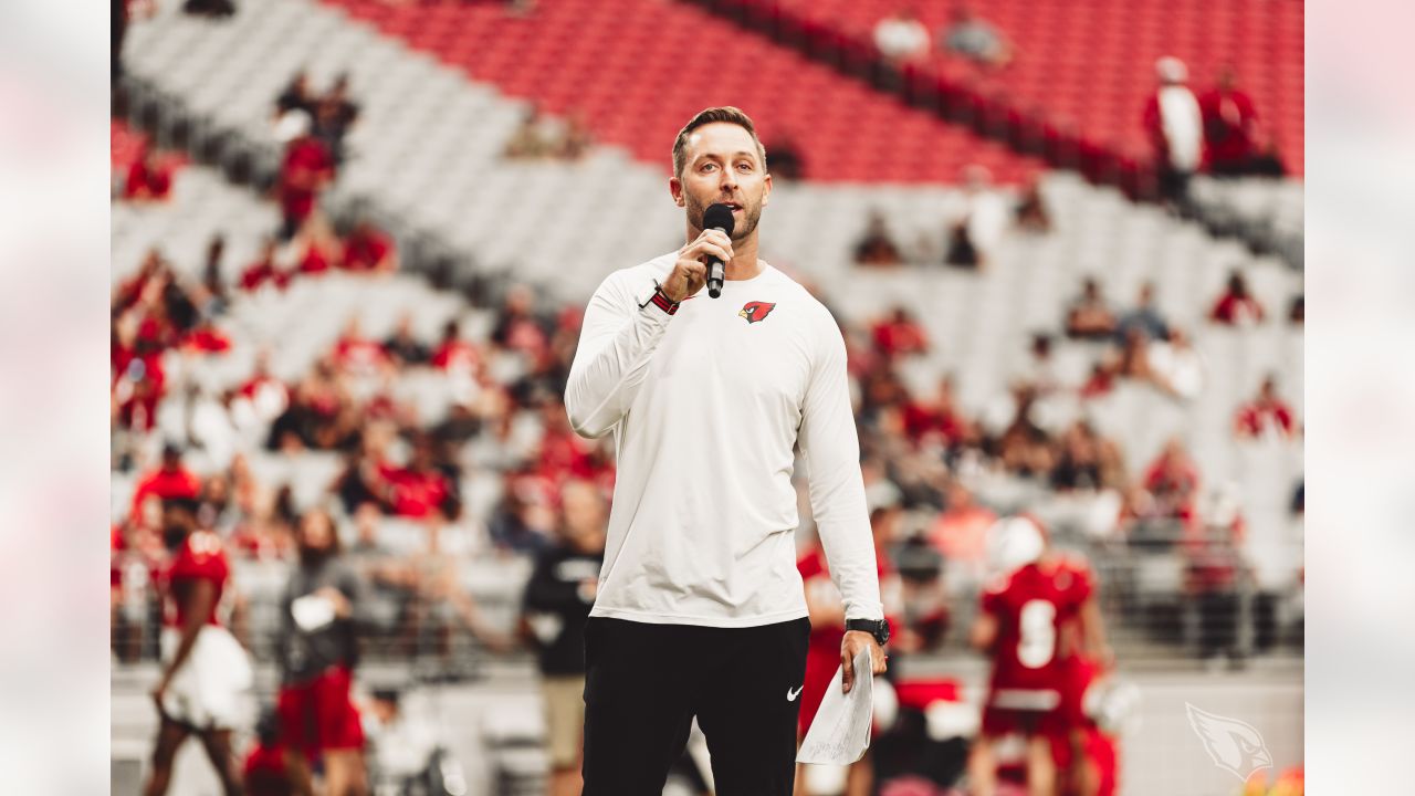 After drama-filled offseason, Cardinals linebacker Jordan Hicks works with  a smile while rookie Zaven Collins struggles