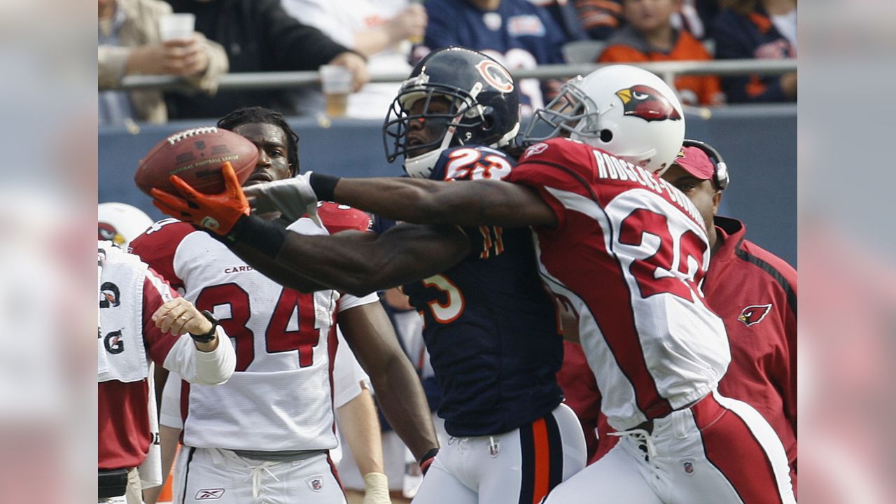 Chicago Bears wide receiver Devin Hester (23) carries the ball against the  Cleveland Browns in the