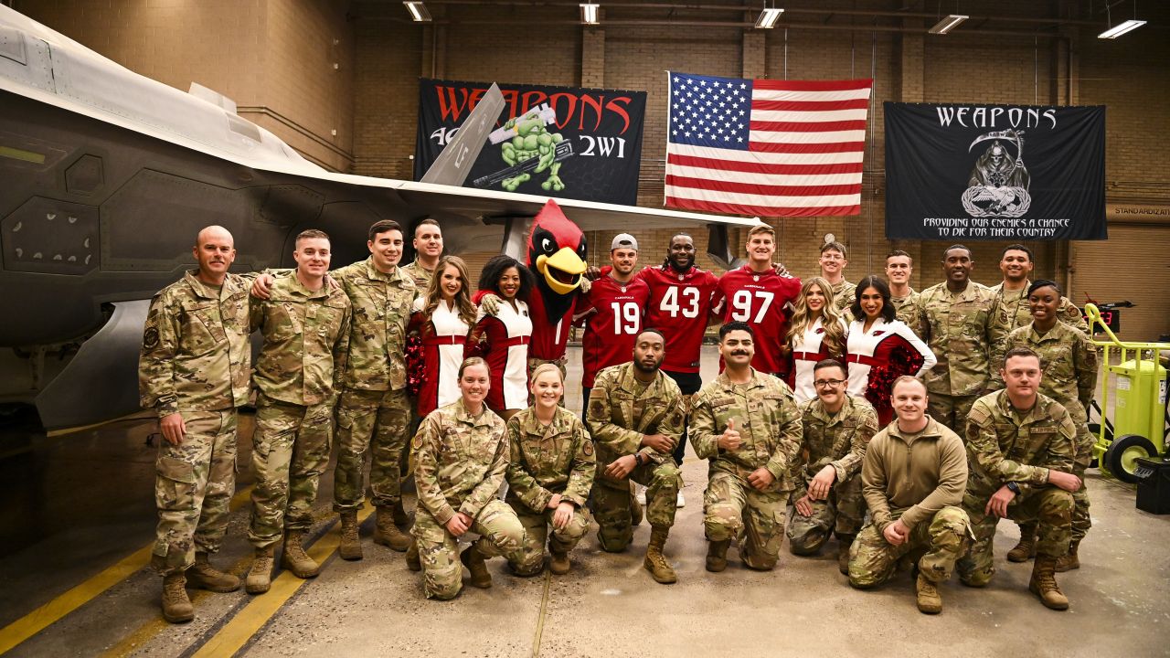 Cardinals alumni and cheerleaders tour Luke AFB > Luke Air Force