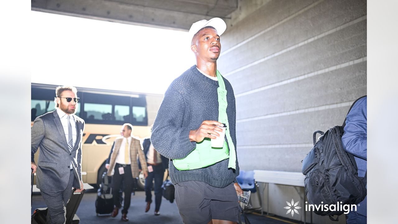 ARRIVAL PHOTOS: Cardinals Arrive For The Seahawks Game