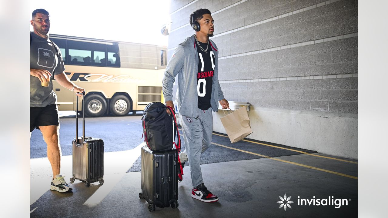 ARRIVAL PHOTOS: Cardinals Arrive For The Seahawks Game