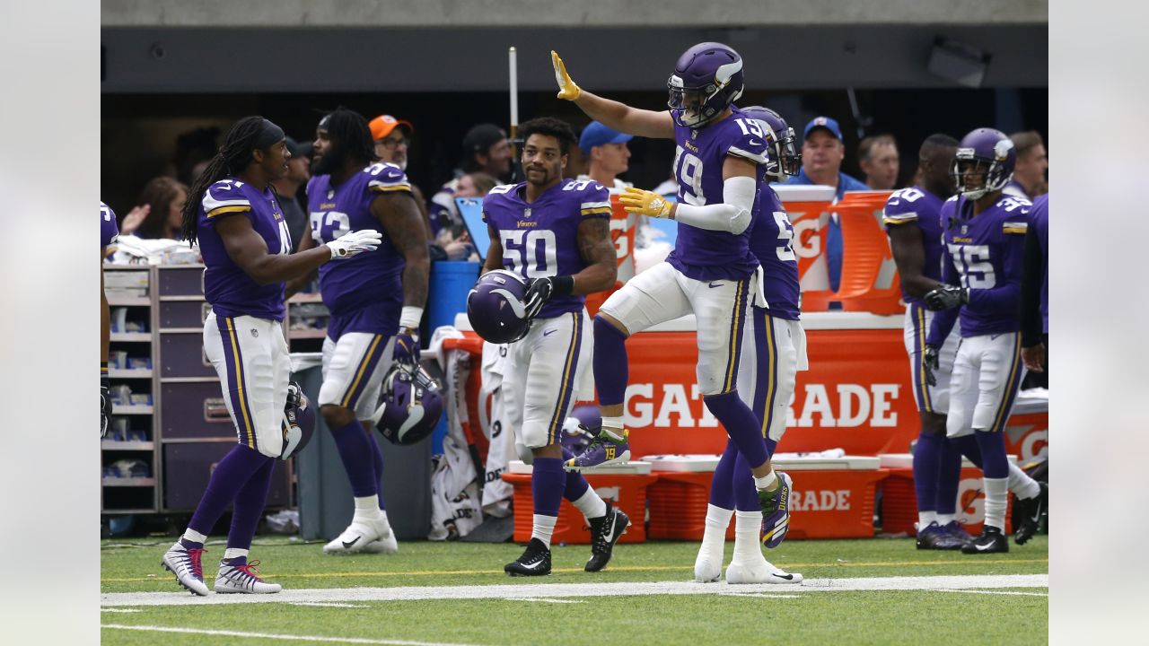 Minnesota Vikings: Stefon Diggs works out in Cardinals shirt