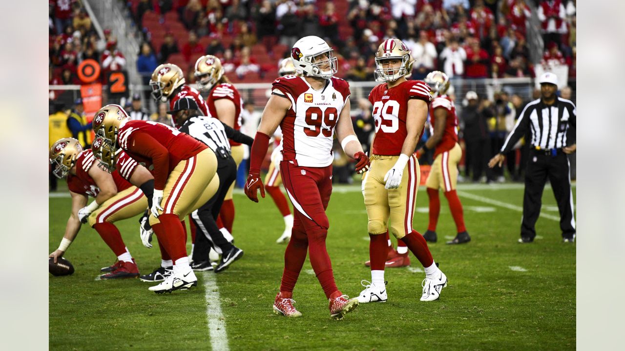 San Francisco 49ers cornerback Charvarius Ward (7) looks into the backfield  during an NFL football game against the Arizona Cardinals, Sunday, Jan.8,  2023, in Santa Clara, Calif. (AP Photo/Scot Tucker Stock Photo 