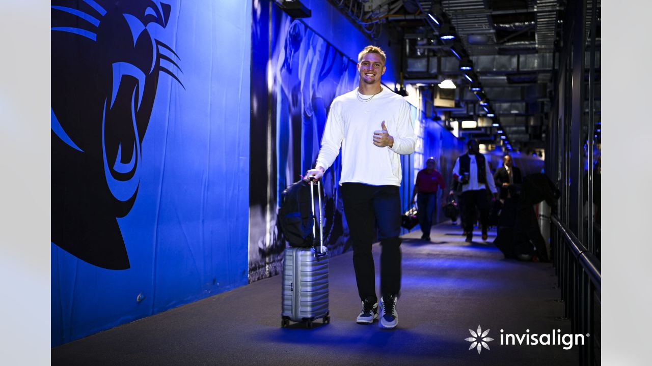 ARRIVAL PHOTOS: Cardinals Arrive For The Panthers Game