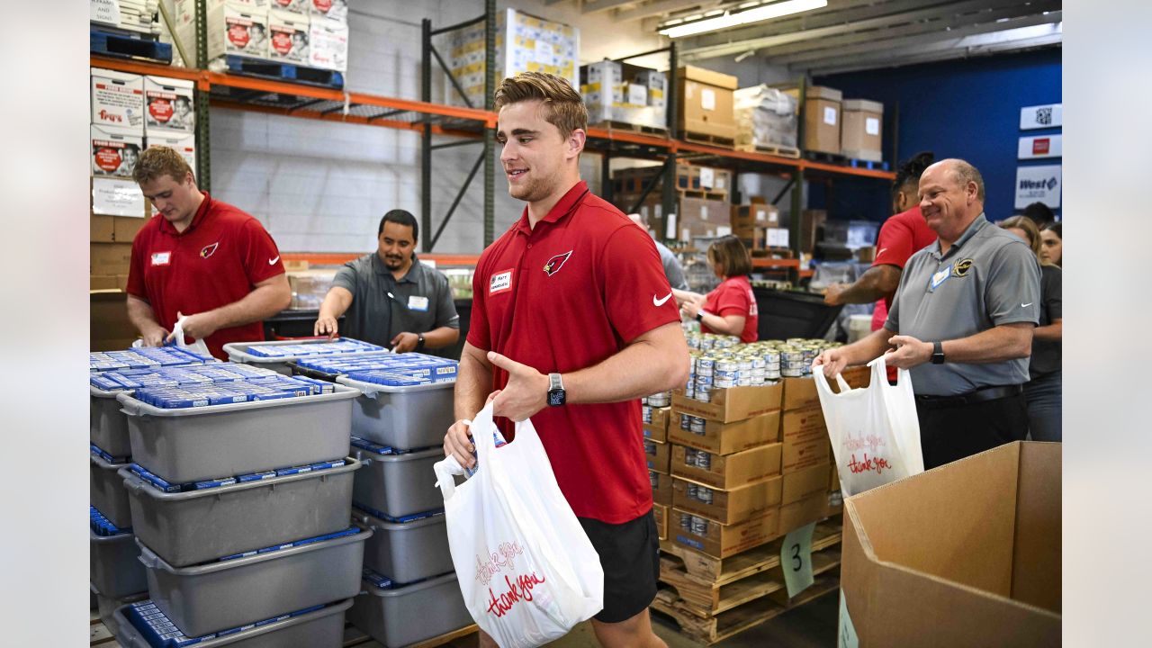 PHOTOS: Rookies Volunteer At United Food Bank