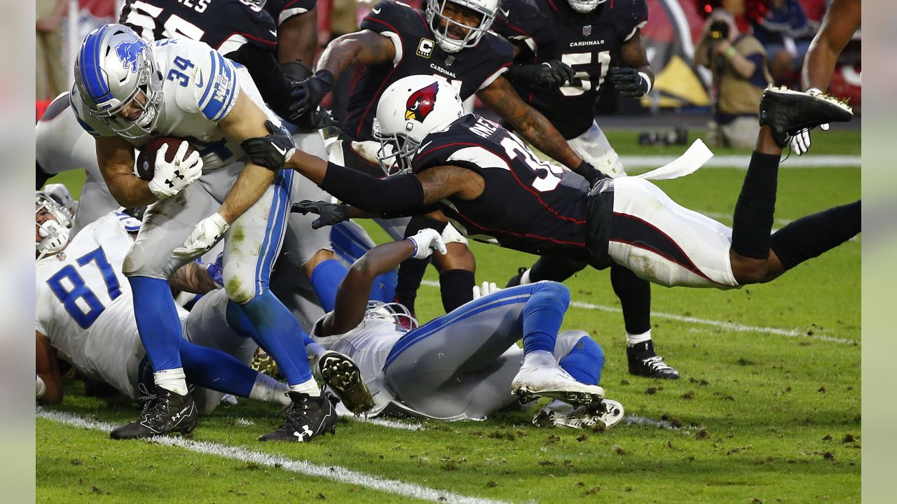 Slay returns interception for TD, Lions beat Arizona 17-3