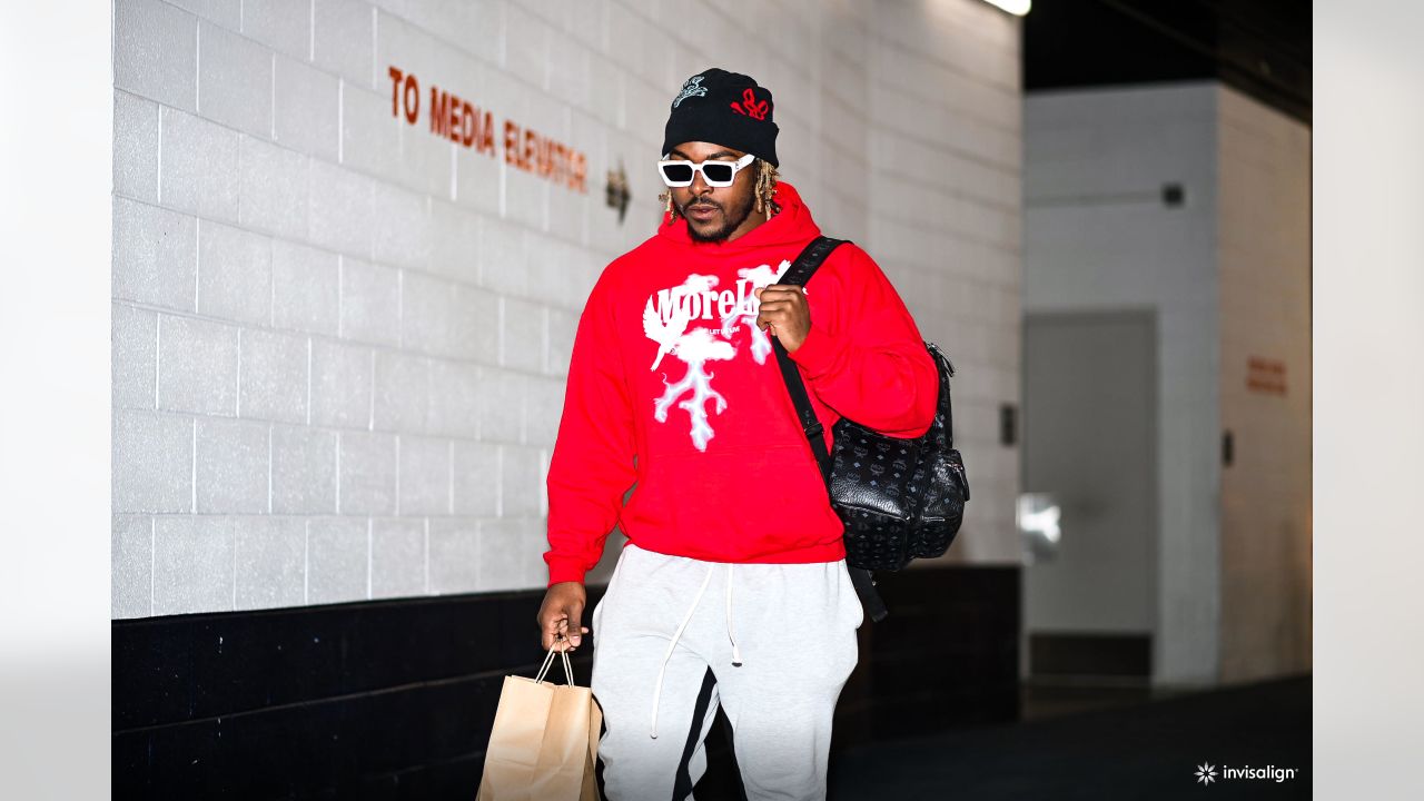 ARRIVAL PHOTOS: Cardinals Arrive For The Broncos Game