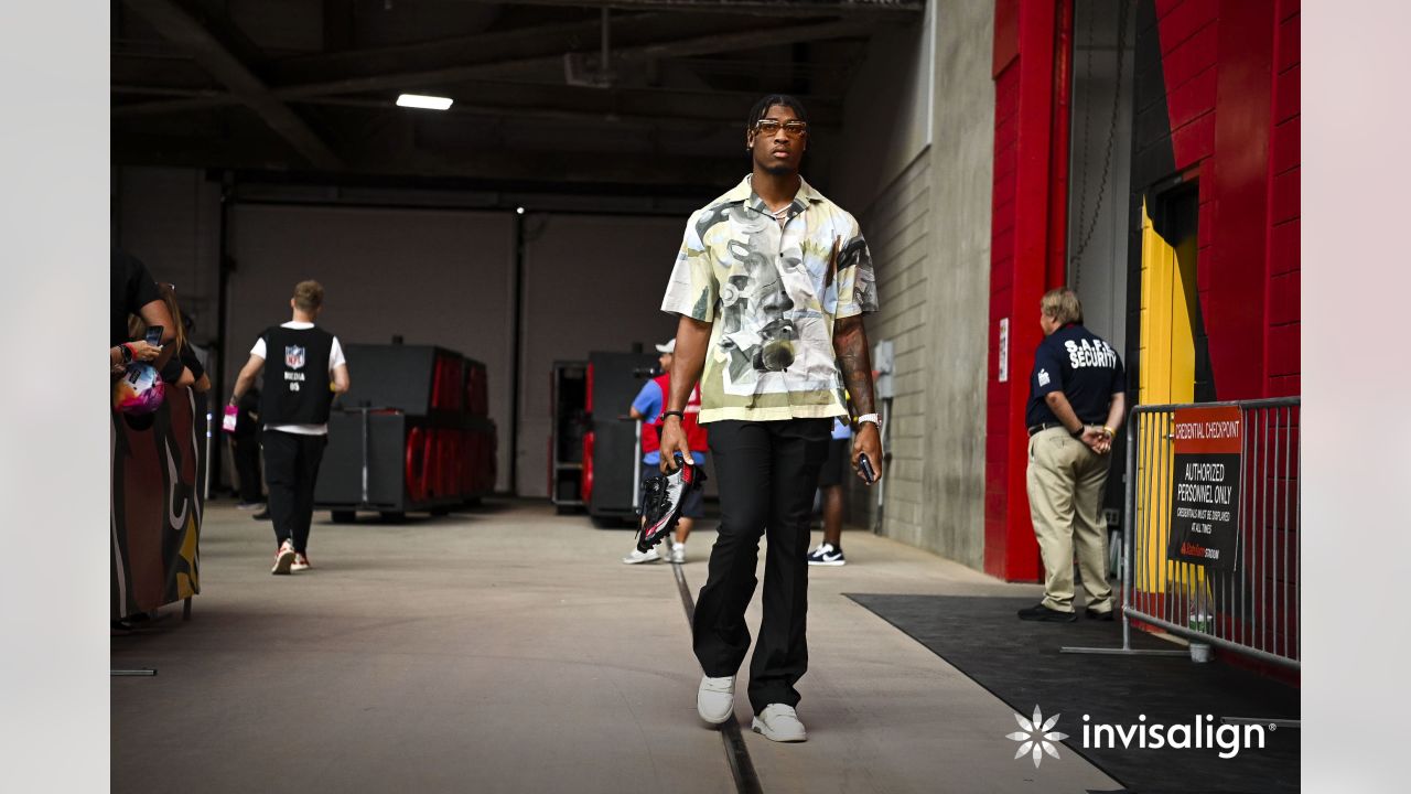 ARRIVAL PHOTOS: Cardinals Arrive For The Eagles Game