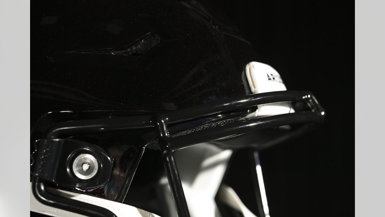 Arizona Cardinals unveil alternate black helmets with black
