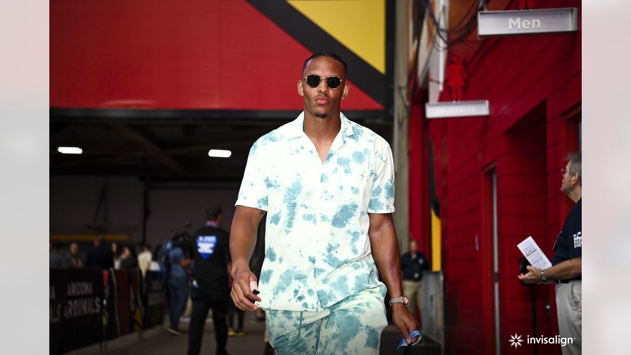 ARRIVAL PHOTOS: Cardinals Arrive For The Saints Game