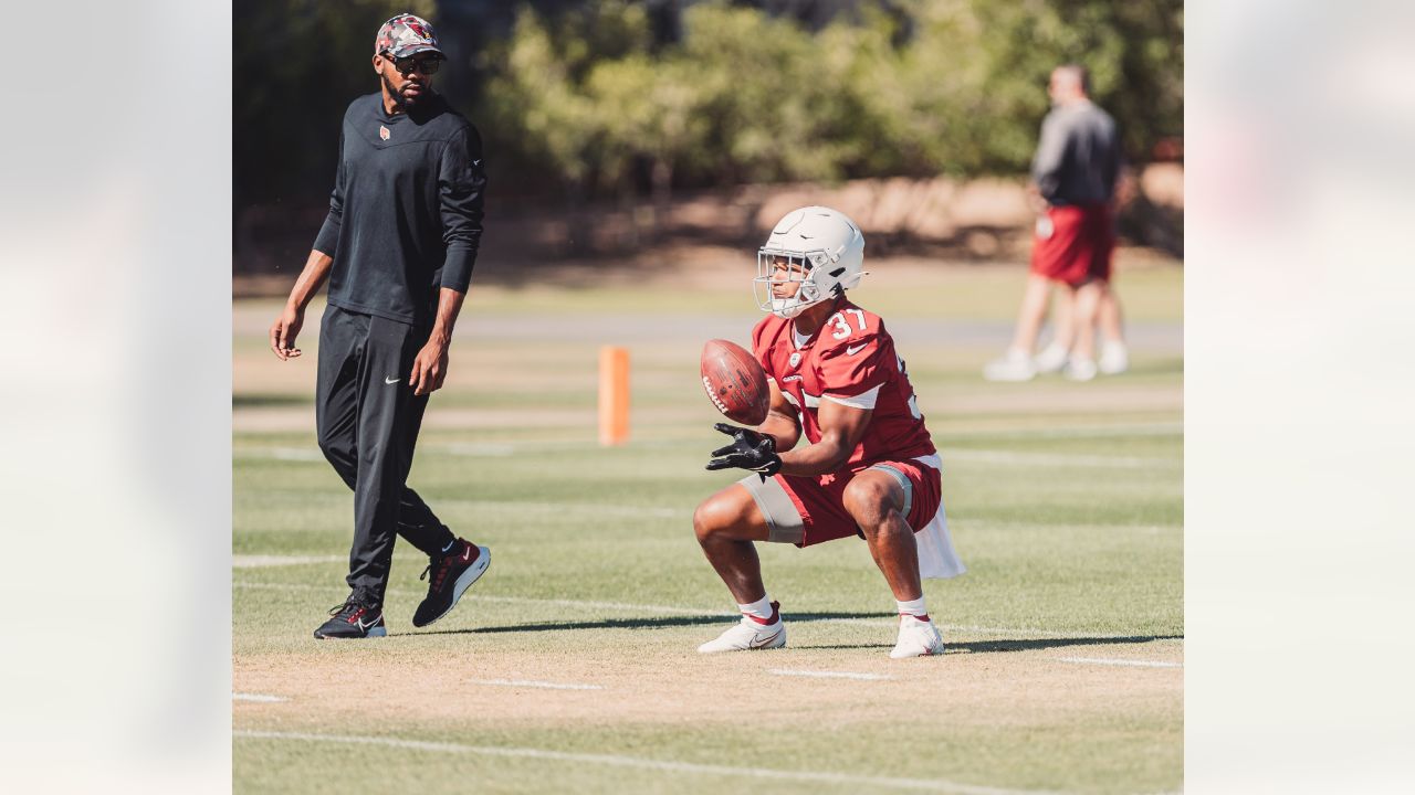 Interview: Arizona Cardinals OL Lecitus Smith on Rookie Season, Coaching  Search and 2023 Outlook - Sports Illustrated Arizona Cardinals News,  Analysis and More