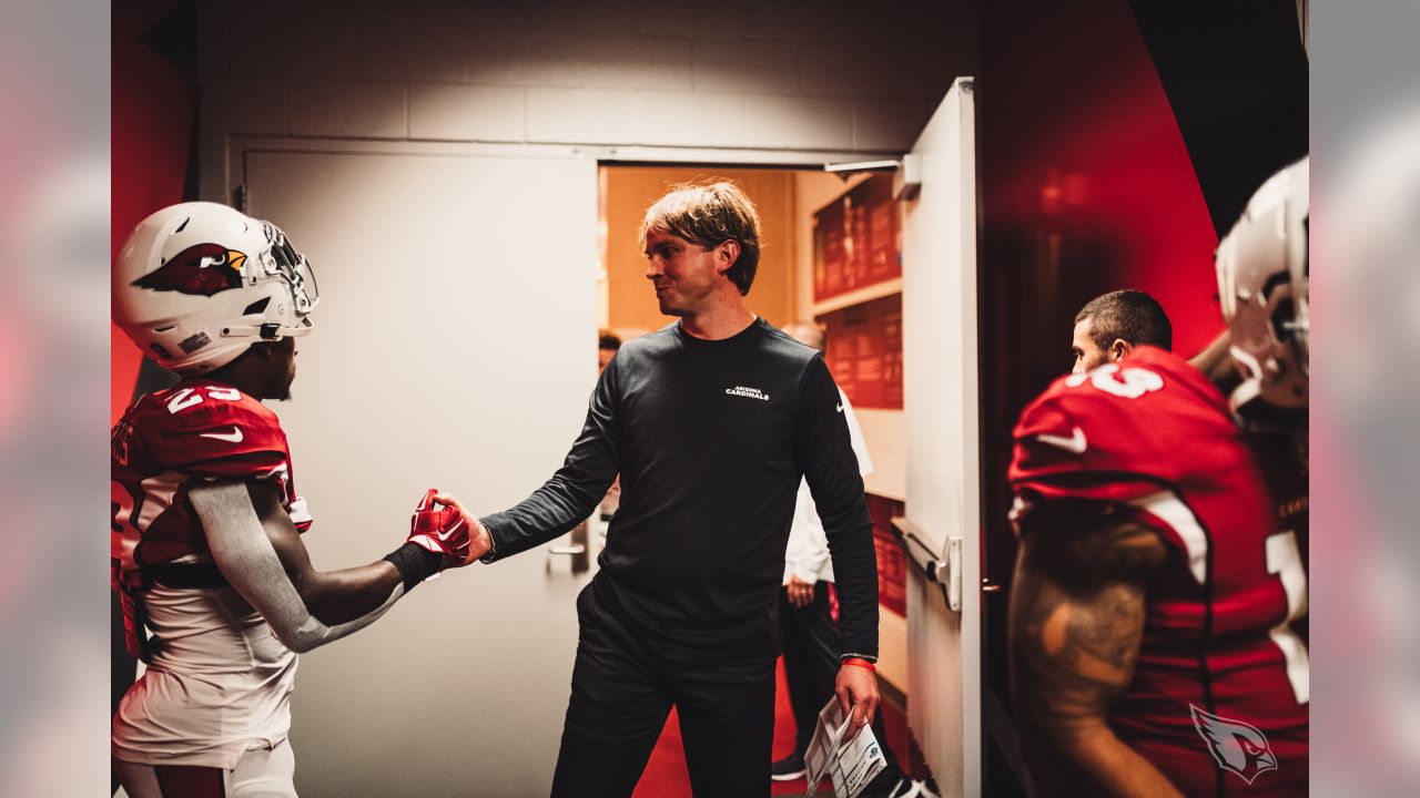 Experience the Cardinals' locker room in full panorama