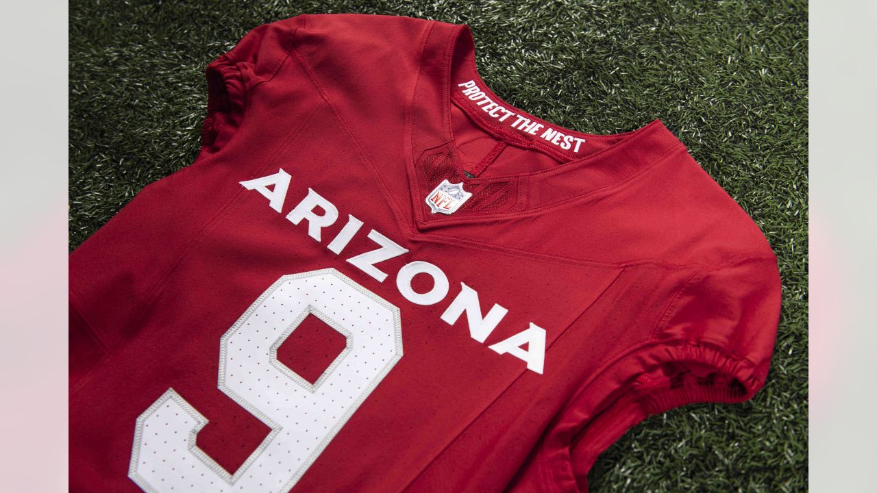 Arizona Cardinals linebacker Zaven Collins showcases the NFL football  teams' new uniforms for the 2023 season, Thursday, April 20, 2023, in  Phoenix. (AP Photo/Matt York Stock Photo - Alamy