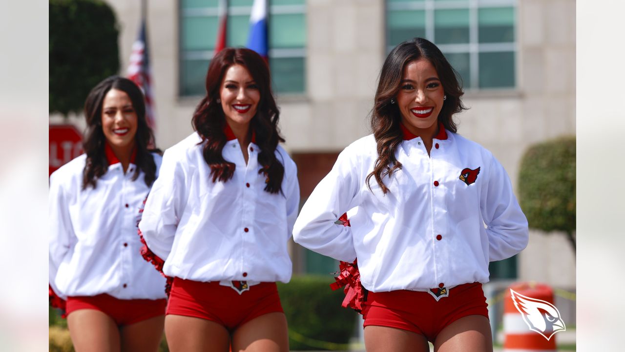 PHOTOS: Cheerleaders Go To Mexico City