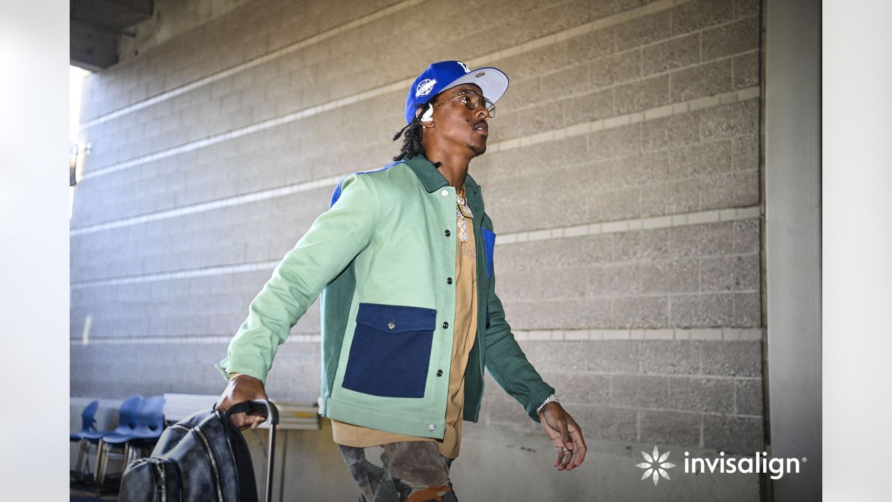 ARRIVAL PHOTOS: Cardinals Arrive For The Seahawks Game