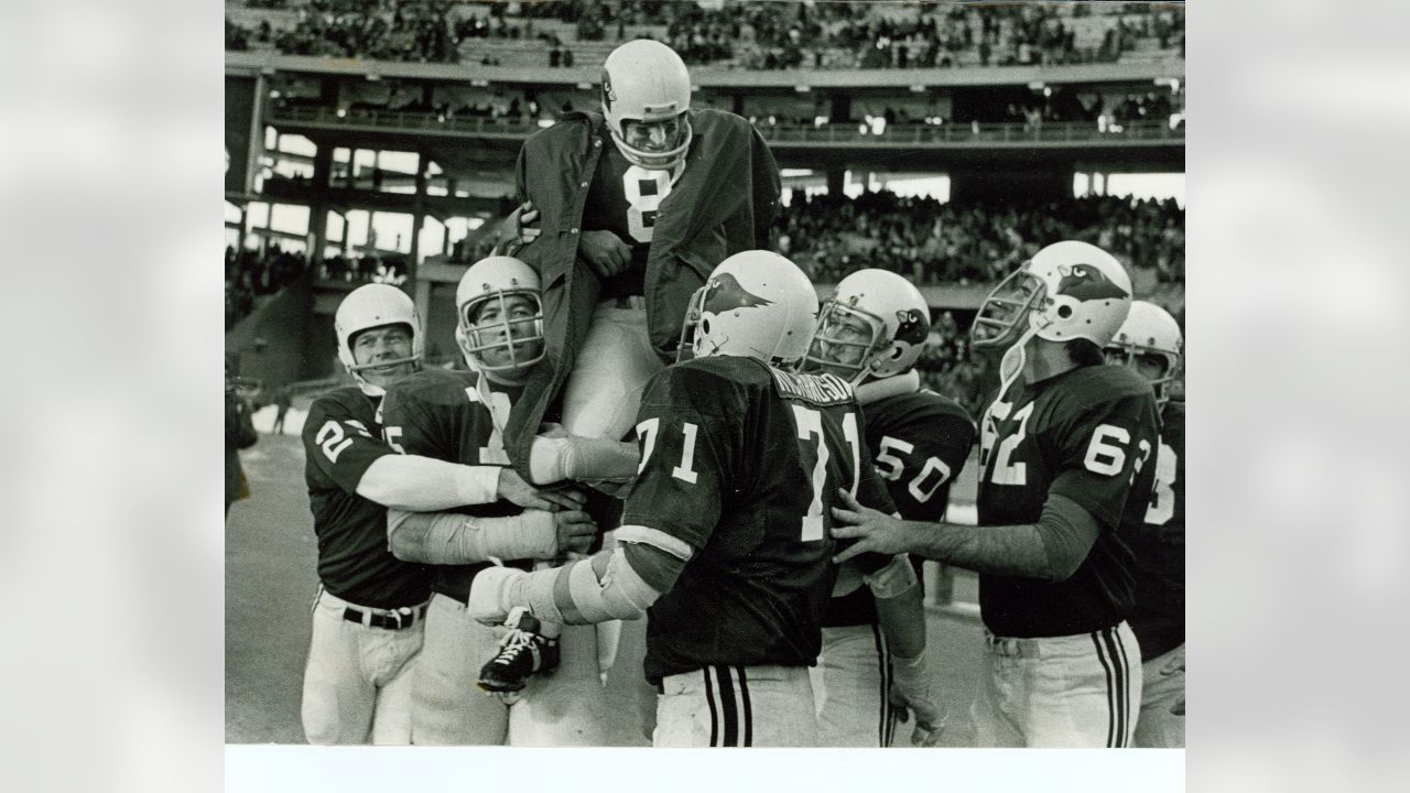 Larry Wilson, Who Made Safety an N.F.L. Threat, Dies at 82 - The New York  Times